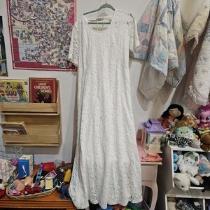 Elegant Long White Lace Wedding Dress